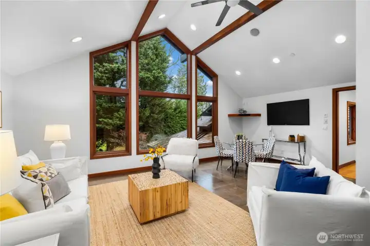 Bonus room/MIL Suite above garage