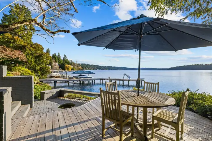 North side Entertainment deck