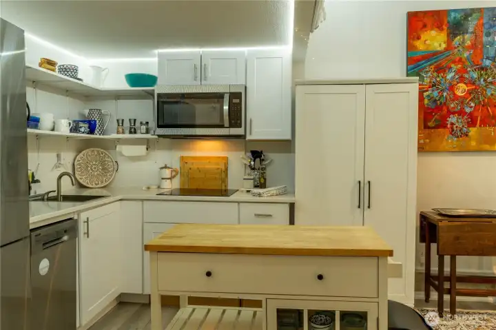 Studio space kitchen.