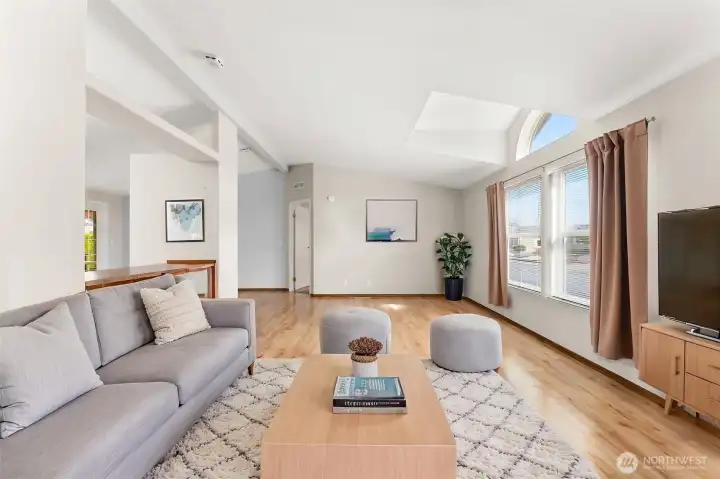 Open Concept Layout (Virtually Staged)