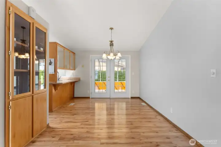 Dining Room Opens to the Sunroom