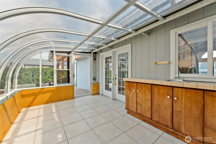 Sunroom with sink.