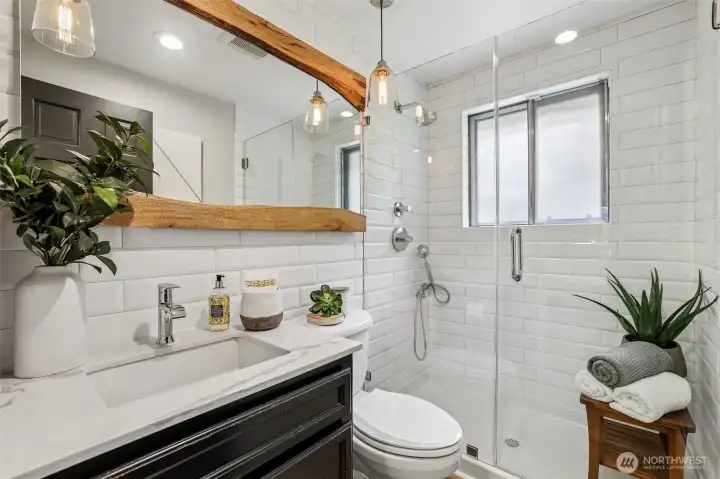 3/4 Bath w/Dog Spa