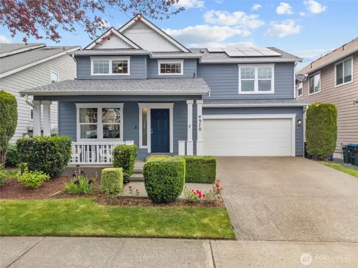 WELCOME HOME | This move in ready home lives in the Horizon Pointe community and offers 2,129 sf of living space, 4 bedrooms, 2.5 bathrooms, and a fully-fenced back yard.