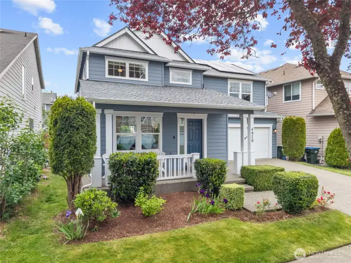 CURB APPEAL | The fresh paint and professionally-cleaned windows make this home so inviting.