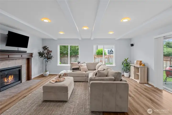 LIVING ROOM LIFESTYLE | A cozy gas fireplace? Yes please!