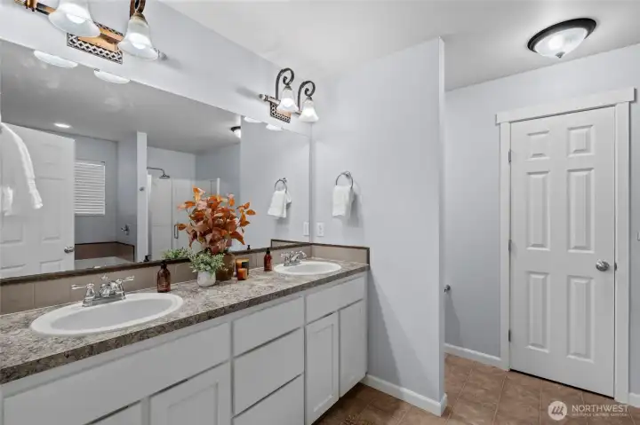 PRIMARY EN SUITE BATHROOM | Enjoy double sinks, private toilet and shower. Plenty of storage space here.