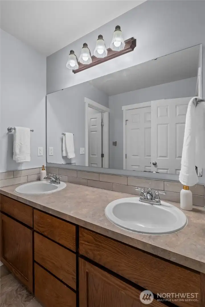 2ND FLOOR BATHROOM | This full 4-pc. bathroom features double sinks and separate room for the toilet and shower.