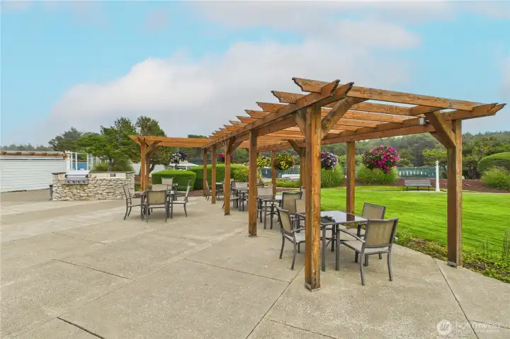 common area bbq seating