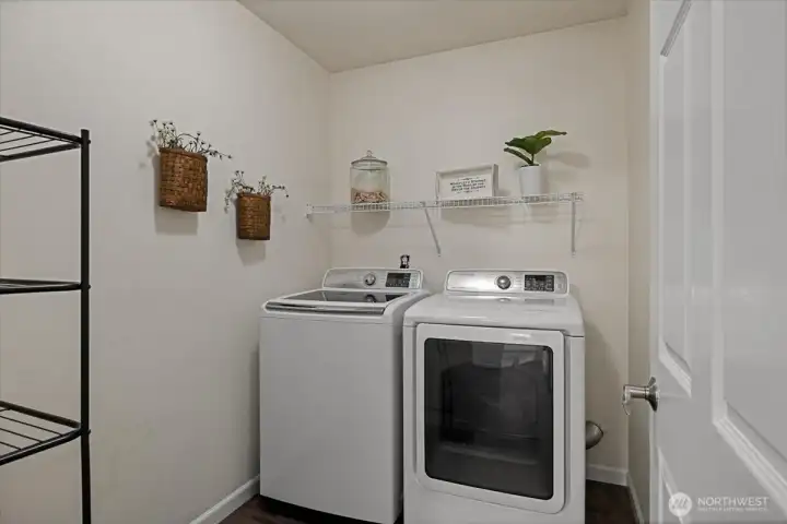 Large & Useful Utility Room, W/D included