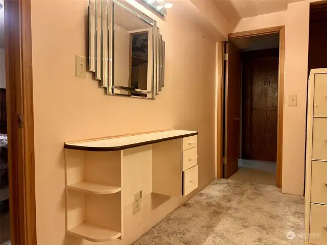 Dressing Rm & Make-up table