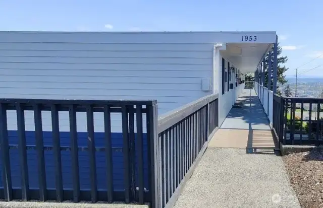 easy street level access on the 2nd floor