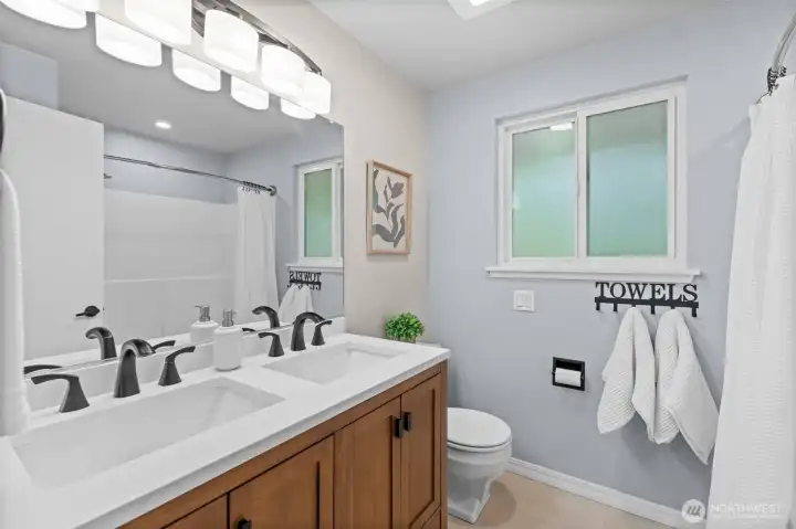 2nd floor main bathroom