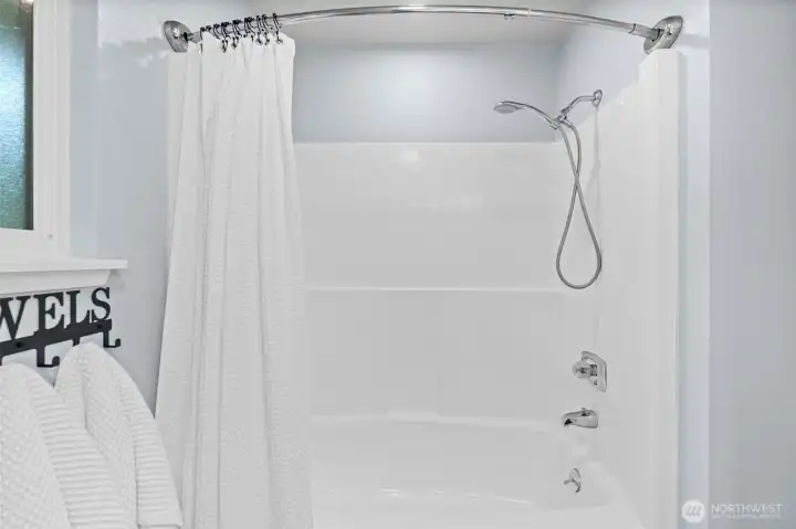 2nd floor main bathroom