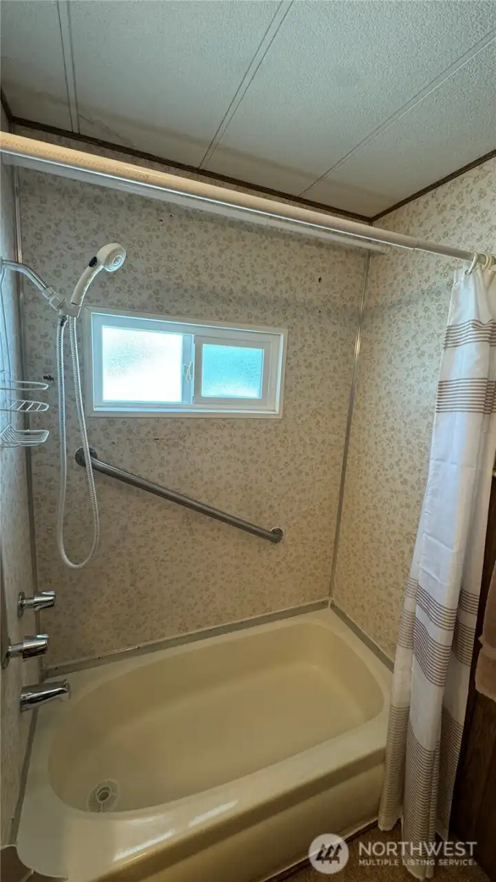 Safety Bar in Bathtub