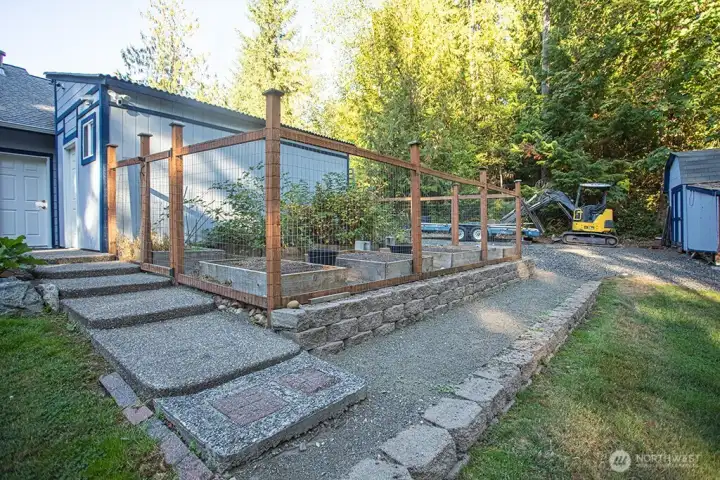 garden bed enclosure to keep the deer out