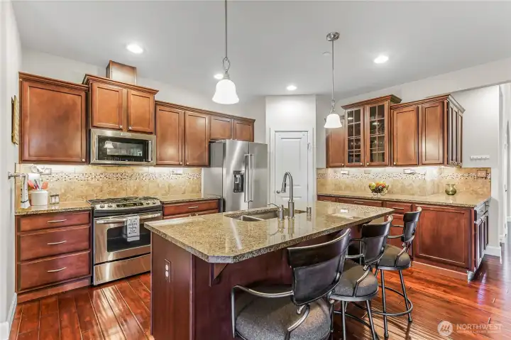 Granite kitchen with walk-in pantry. Undercounter lighting.