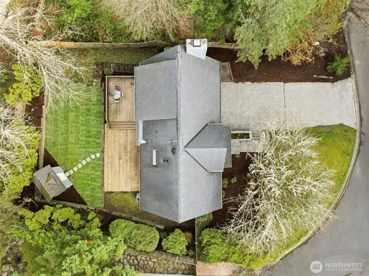 Private cul-de-sac setting with level lot