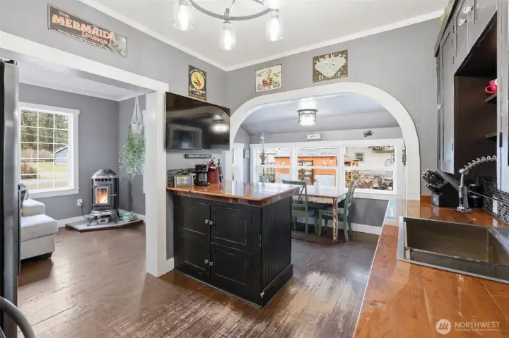 The turn of the century arches are so endearing. Gives the home so much charm.