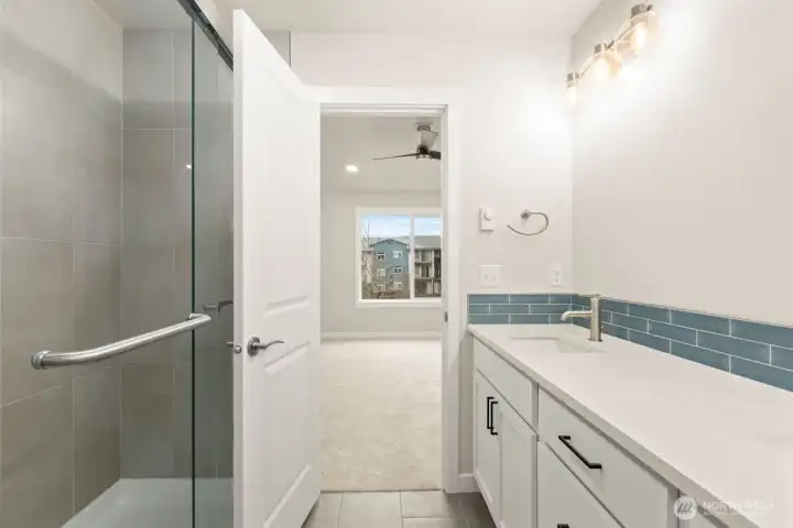 Photographs are for illustrative purposes only. Features, finishes, interior/exterior colors, landscaping and floorplan shown may vary from actual homes built