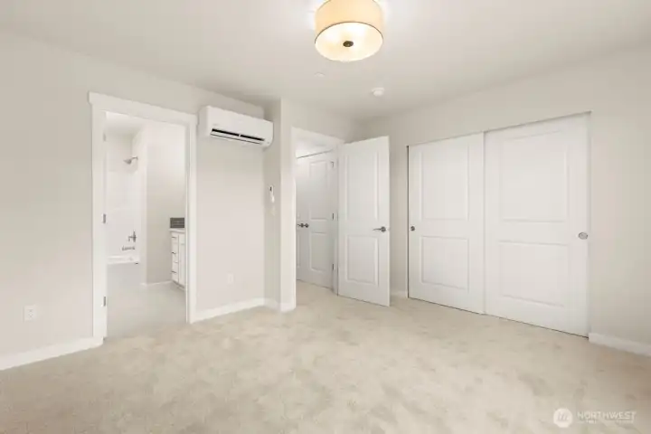 Photographs are for illustrative purposes only. Features, finishes, interior/exterior colors, landscaping and floorplan shown may vary from actual homes built