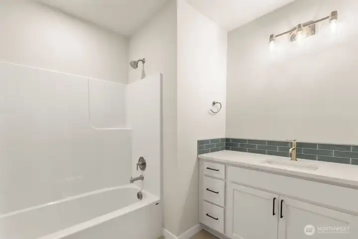 Photographs are for illustrative purposes only. Features, finishes, interior/exterior colors, landscaping and floorplan shown may vary from actual homes built