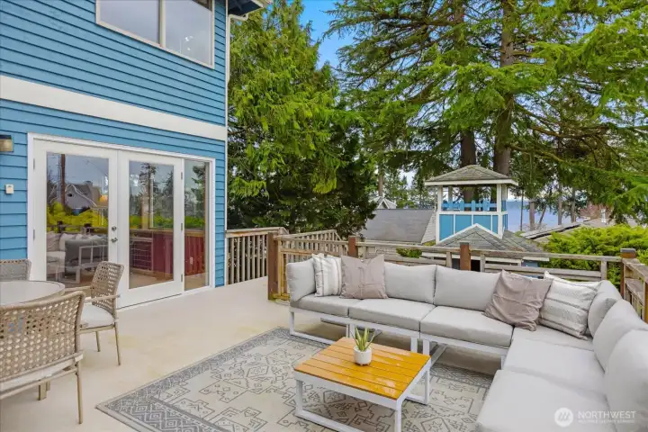 Outdoor lounge just off the main living area