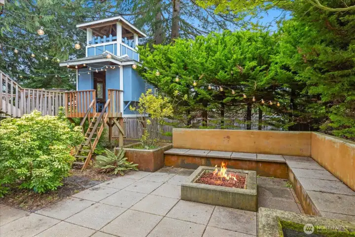 Private backyard retreat with fire pit