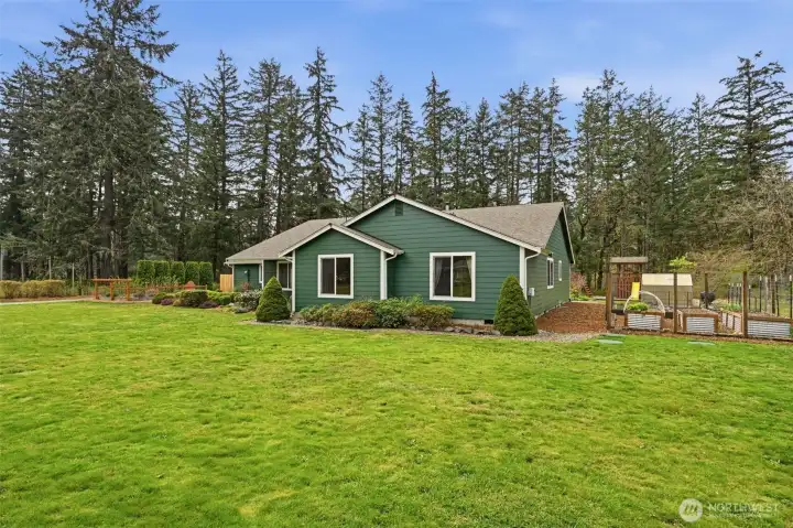 Huge Front Yard and side yard