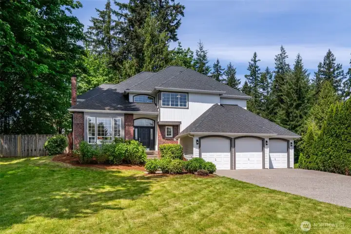 Incredibly updated and well located 4-bedroom, 3.5-bath, plus main floor den home at the end of quiet lane, next to a duck pond.  We saw a beautiful pair of wood ducks there.