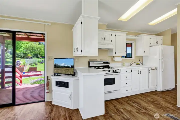 Park model cottage is very cute and has it's own covered deck.