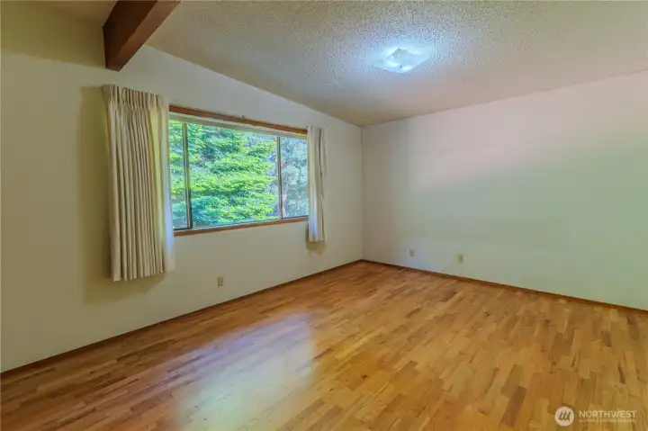 upper level main bedroom