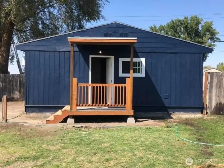 Welcome to 4016 Sandy St NE!