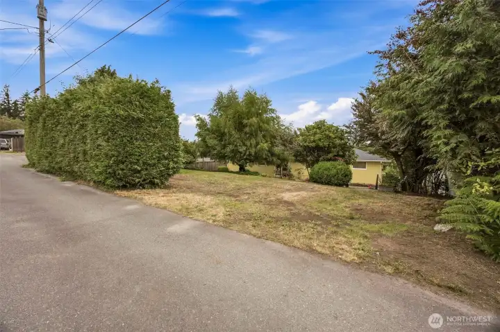 large upper section of lot w/ alley access large upper section of lot w/ alley access