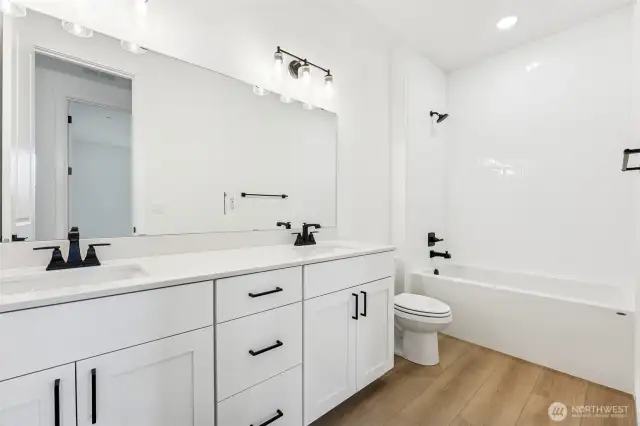 Guest full bathroom.