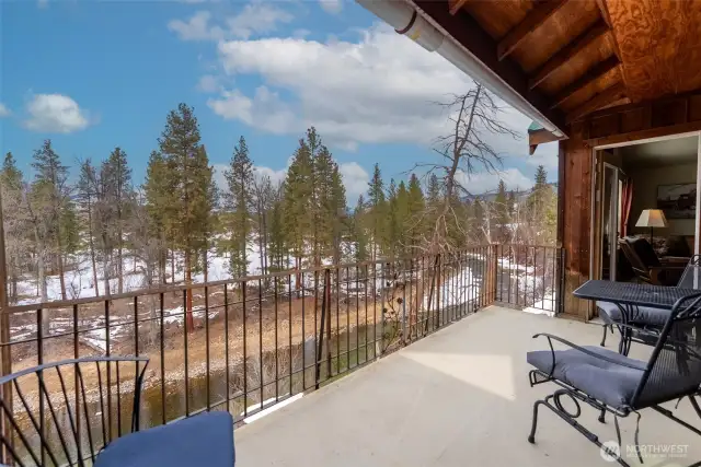 Overlooking the Chewuch River & natural 11+ acre Sa Teekh Wa Park