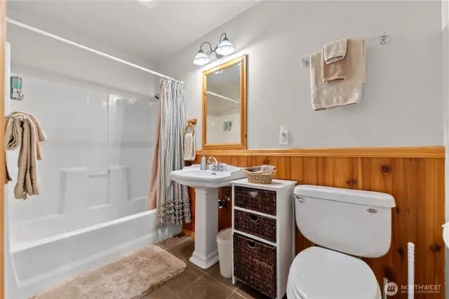Pedestal sink creates visions of yesteryear