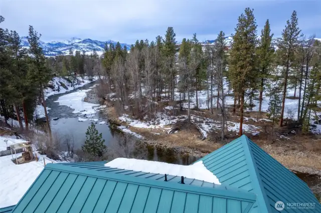 Inspiring view of river & Mount Gardner!