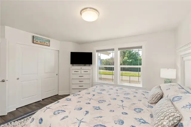 Primary bedroom, closet