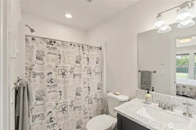 Ensuite primary full bath