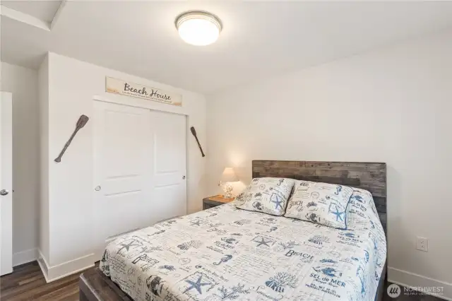 2nd bedroom, closet