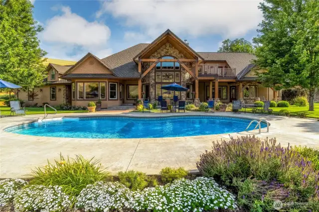 Gorgeous estate property just outside of Dayton