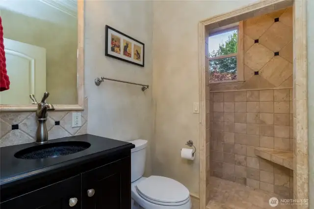 En-suite cottage bathroom