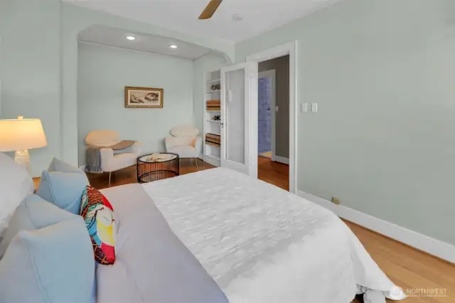 Spacious bedroom w/ flex space for closet or seating area