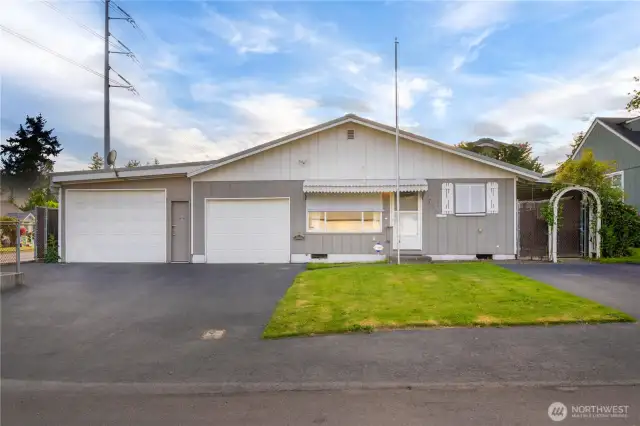 Perfect corner lot with tons of amenities.  RV Parking with Hook Ups, Shop space etc.