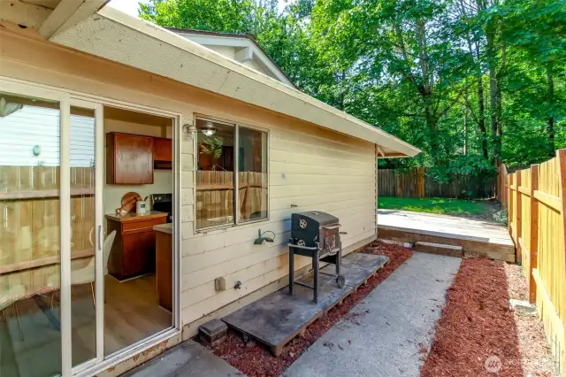 Sliding door to side BBQ area off Kitchen.