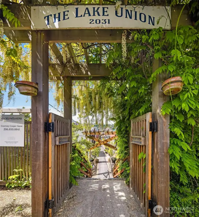 Welcome home to The Lake Union - A friendly co-op dock community.