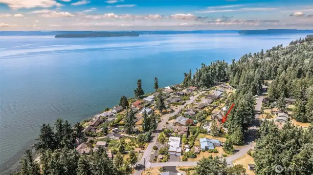 Ah... sweeping views of Puget Sound, Mount Rainier, the Cascades—and enjoy visits from whales and soaring eagles.  Welcome Home!