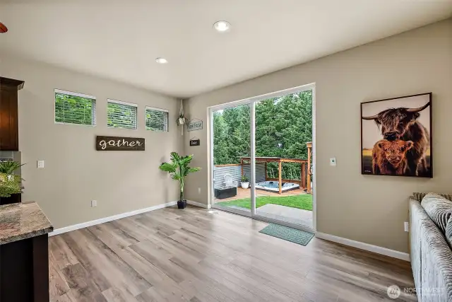 dining area off kitchen and living rm