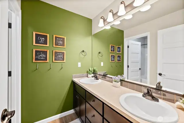 Full bath upstairs